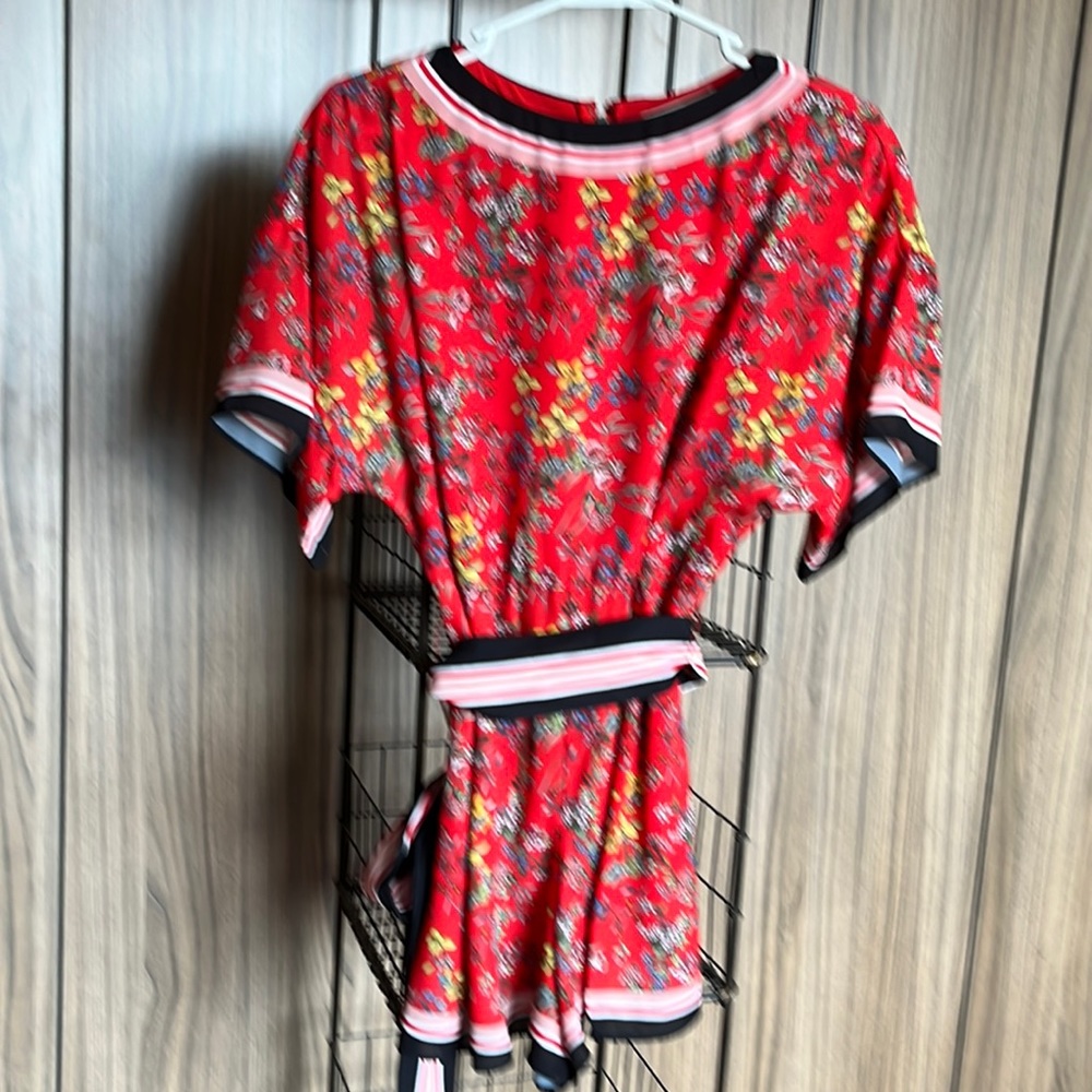 Alice and Olivia Cute romper both side has pockets.